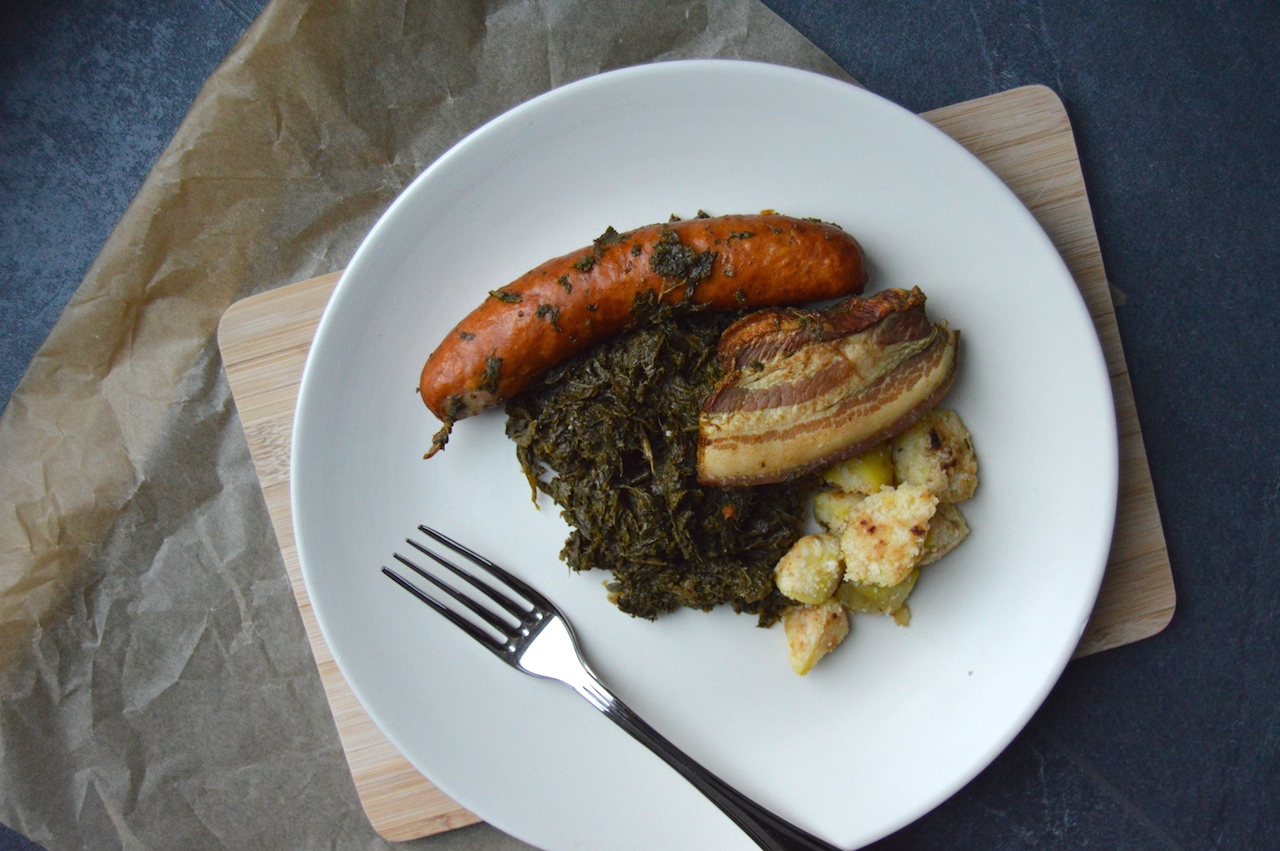 Grünkohl mit Speck, Kochwurst und RöstkartoffelnFoodblog | Foodblog