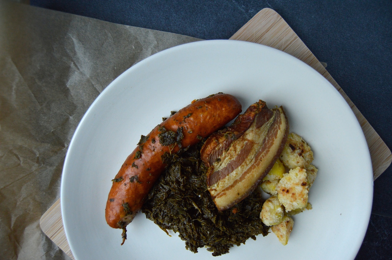 Grünkohl mit Speck, Kochwurst und RöstkartoffelnFoodblog | Foodblog