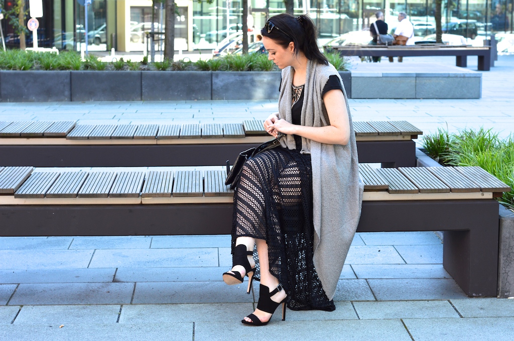 black maxi skirt and heels 9