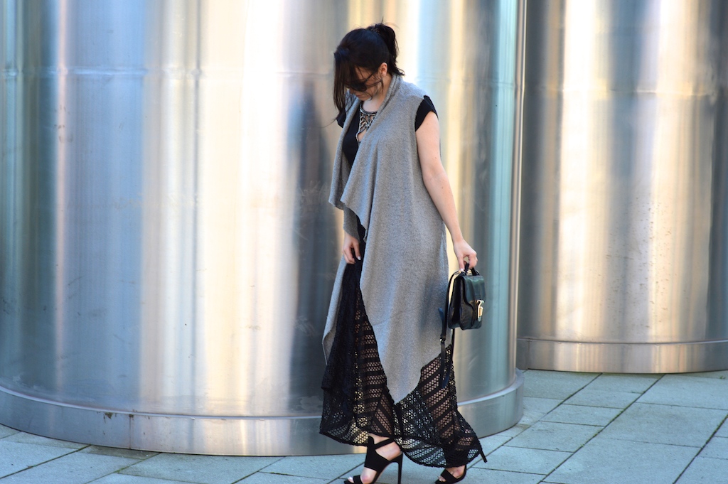 black maxi skirt and heels7